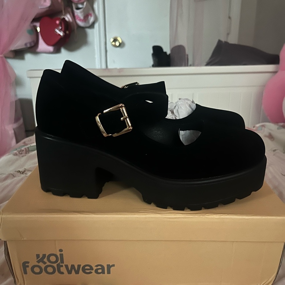 Brand new cute coquette shoes 🤍 100% vegan shoes